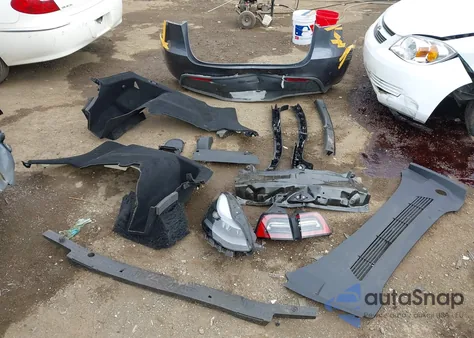 2023 Tesla Model Y Awd/Long Range Dual Motor All-Wheel Drive z USA, uszkodzony, nr VIN 7SAYGDEE6PA193342